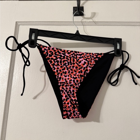 Fabletics Reversible String Tie Swim Bottom NWT LARGE - Picture 3 of 5